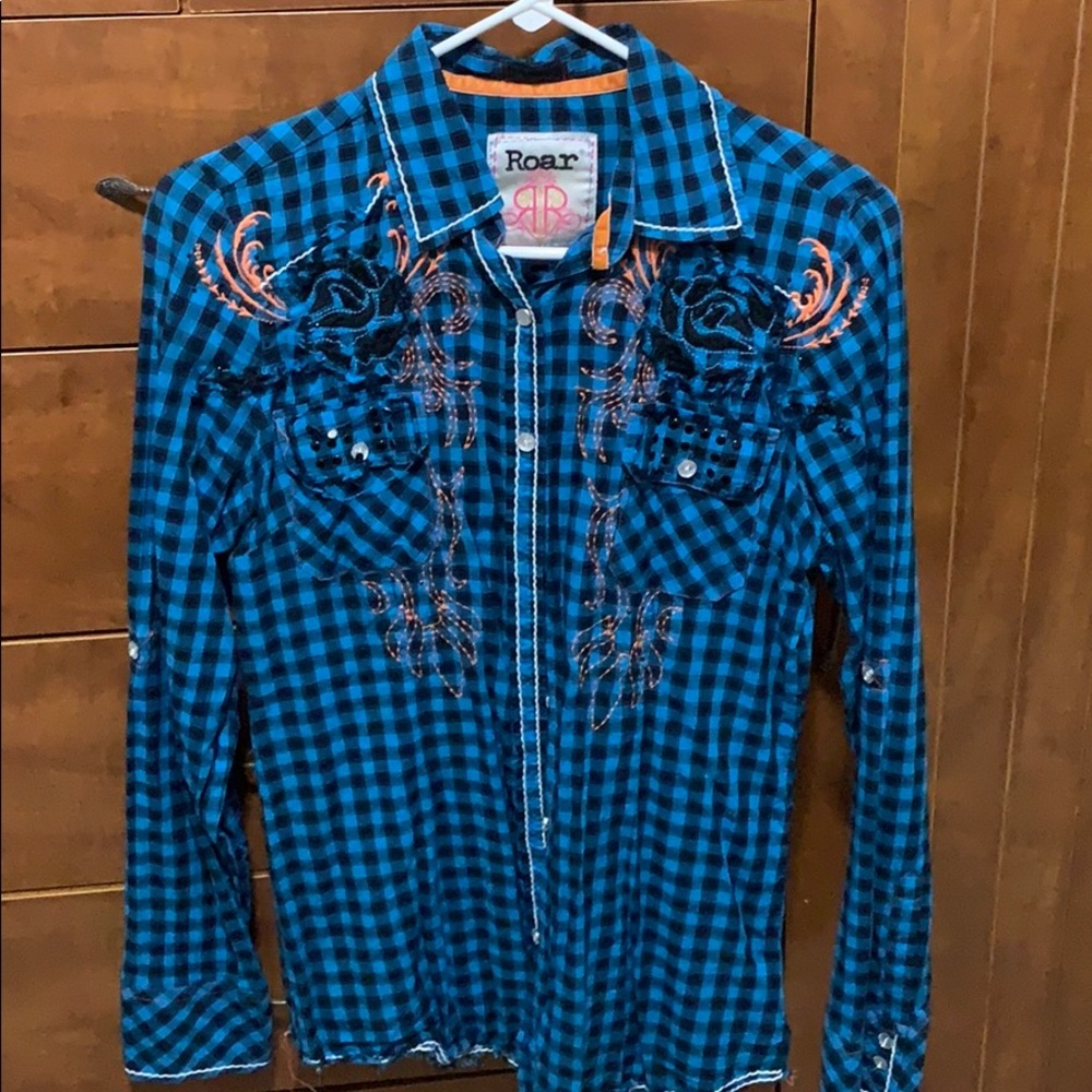 ROAR button down